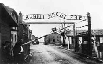 Auschwitz : "Le travail rend libre"